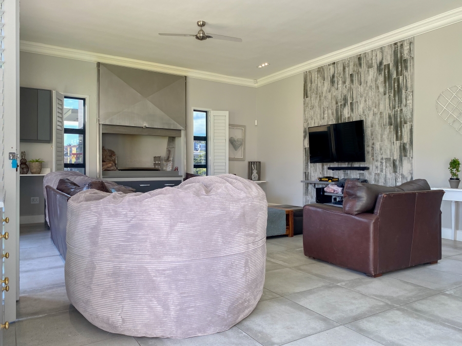 6 Bedroom Property for Sale in Num Num Cape Estate Western Cape